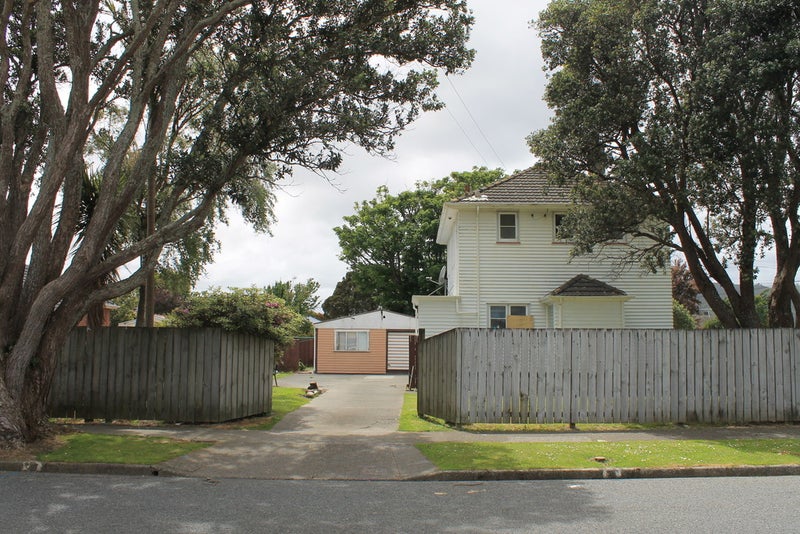 33 Athlone Crescent North, Avalon, Lower Hutt - Carousel 1
