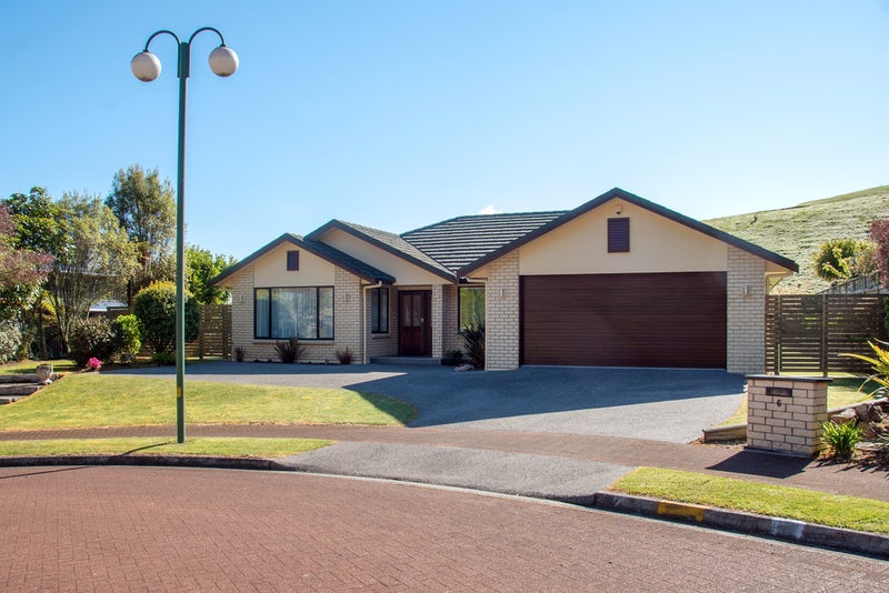 6 Forest Place, Lynmore, Rotorua - Carousel 1