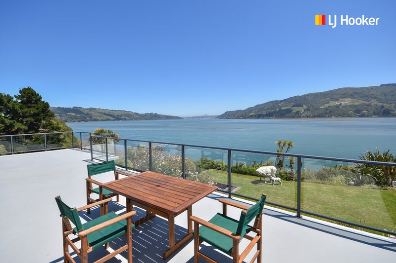 4 Mission Cove, Company Bay, Dunedin - Carousel 1