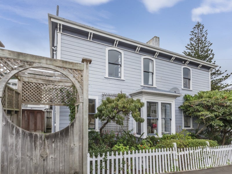 13 Armour Avenue, Mount Victoria, Wellington - Carousel 2