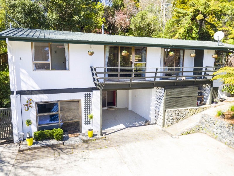 8 Goodwin Place, Pinehaven, Upper Hutt - Carousel 1