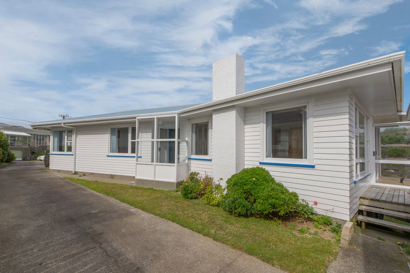27 Baylands Drive, Newlands, Wellington - Carousel 1