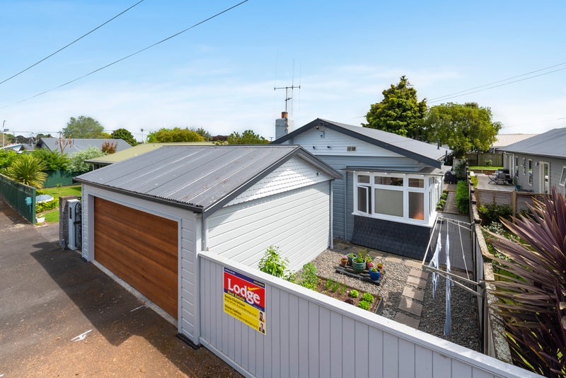 13 Brookfield Street, Hamilton East, Hamilton - Carousel 19