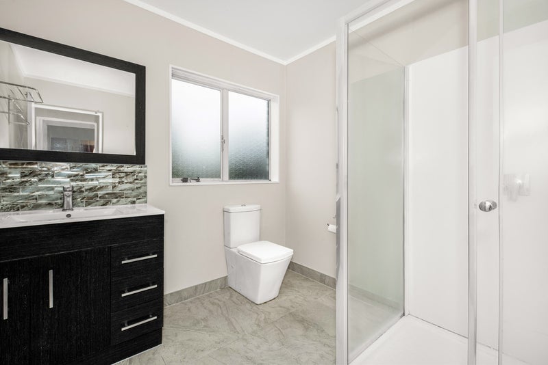 2/2 Orangewood Drive, Shamrock Park, Auckland - Carousel 16