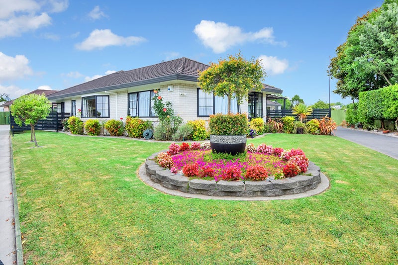 17 Len Garlick Place, Pahurehure, Papakura - Carousel 1