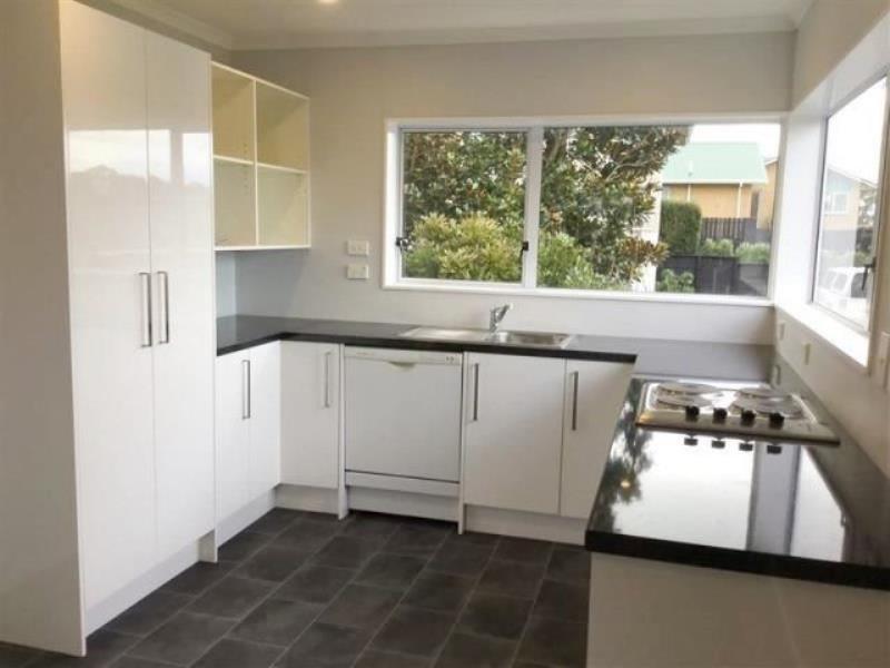 10 Fairview Place, Westown, New Plymouth - Carousel 1
