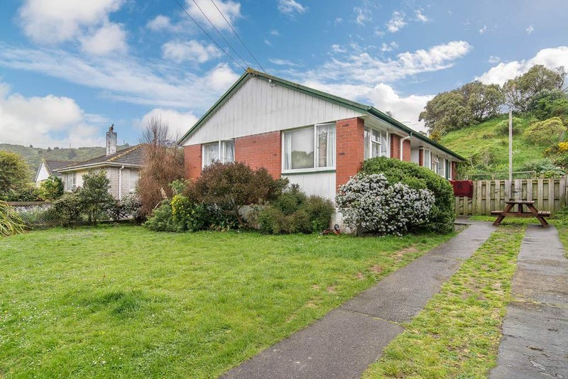 15 Thompson Grove, Ranui, Porirua - Carousel 1