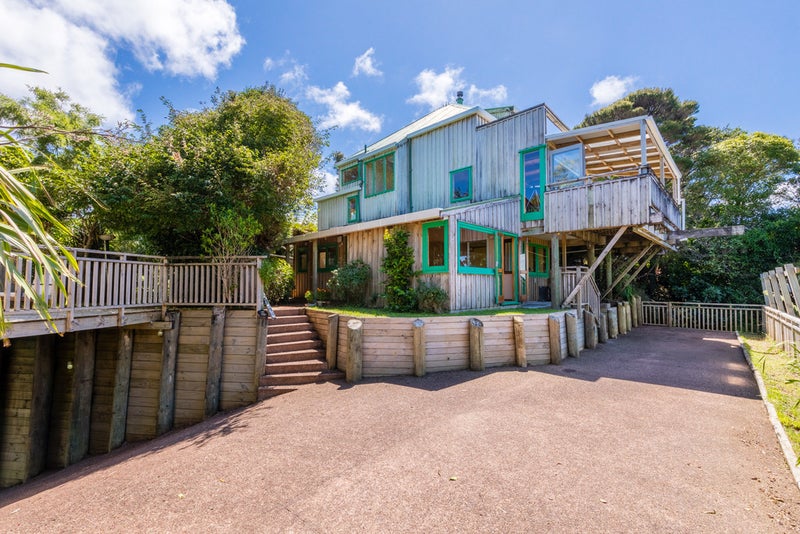11 Cascade Avenue, Waiatarua, Auckland - Carousel 2