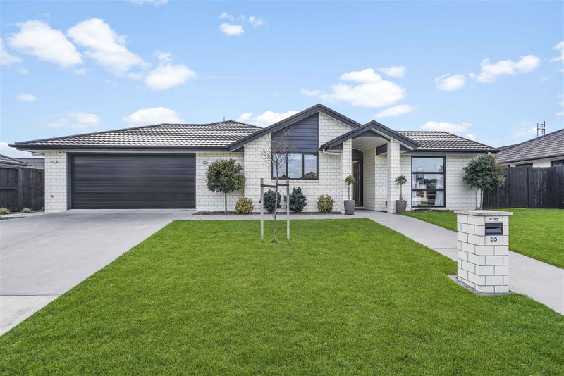 35 Batten Drive, Flagstaff, Hamilton - Carousel 1