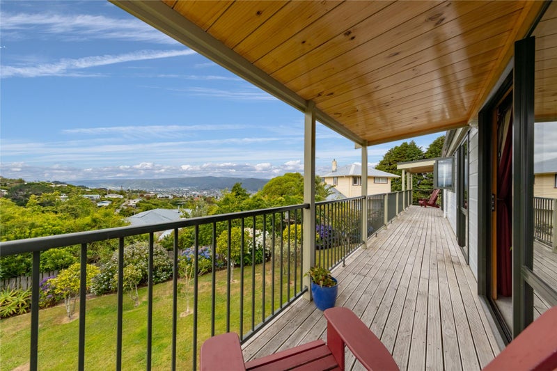27 Wisteria Grove, Maungaraki, Lower Hutt - Carousel 2