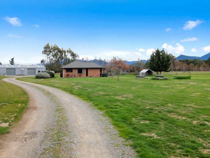 24 Seniors Road, Blenheim - Carousel 1