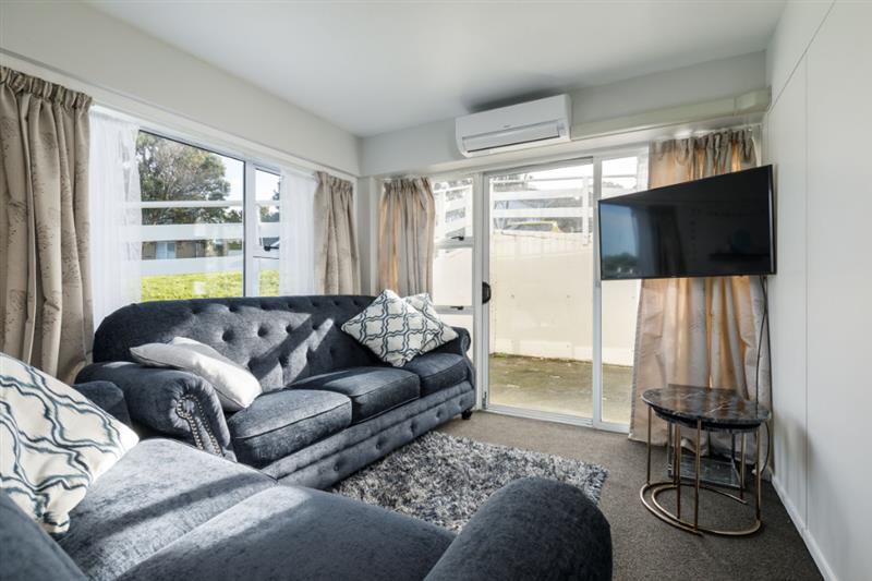 7/32 Akaroa Drive, Maupuia, Wellington - Carousel 1