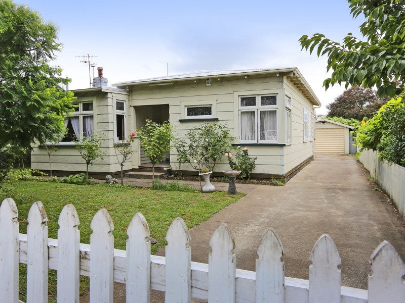 822 Caroline Road, Mayfair, Hastings - Carousel 1