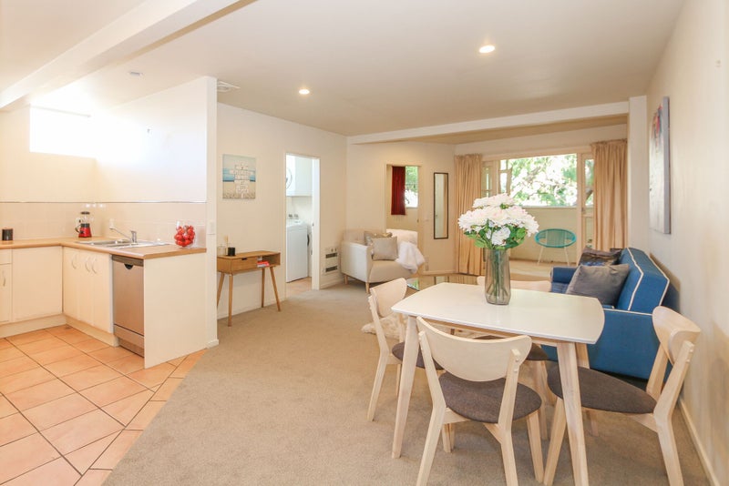 8/33 Hania Street, Mount Victoria, Wellington - Carousel 2