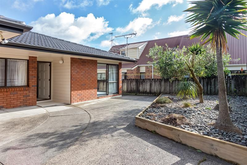 2/91 Aviemore Drive, Highland Park, Auckland - Carousel 15