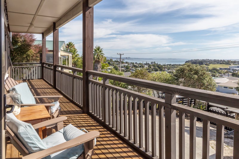 10 Rishworth Avenue, Stanmore Bay, Whangaparaoa - Carousel 1
