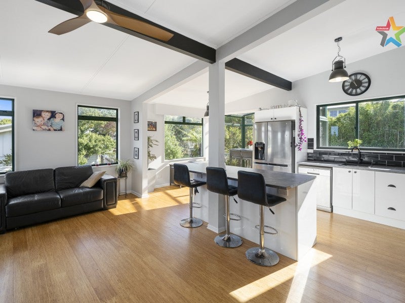 21 Cypress Drive, Maungaraki, Lower Hutt - Carousel 2