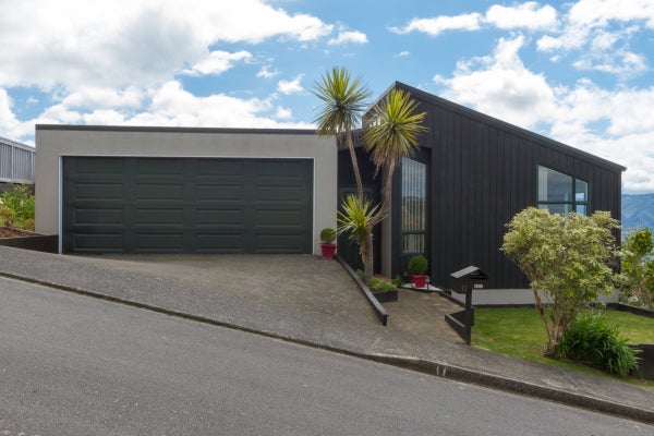 11 Eastview Grove, Normandale, Lower Hutt - Carousel 1