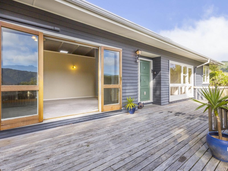 29 Blue Mountains Road, Silverstream, Upper Hutt - Carousel 2