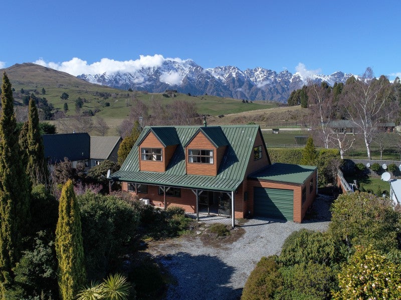 8 Kelvin Place, Kelvin Heights, Queenstown - Carousel 1