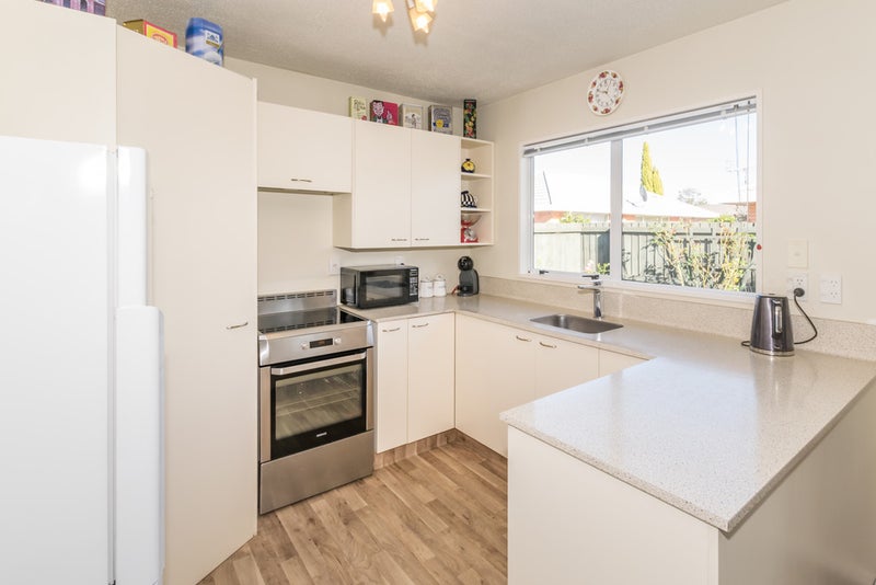 11 Honeysuckle Place, Northcote, Christchurch - Carousel 2