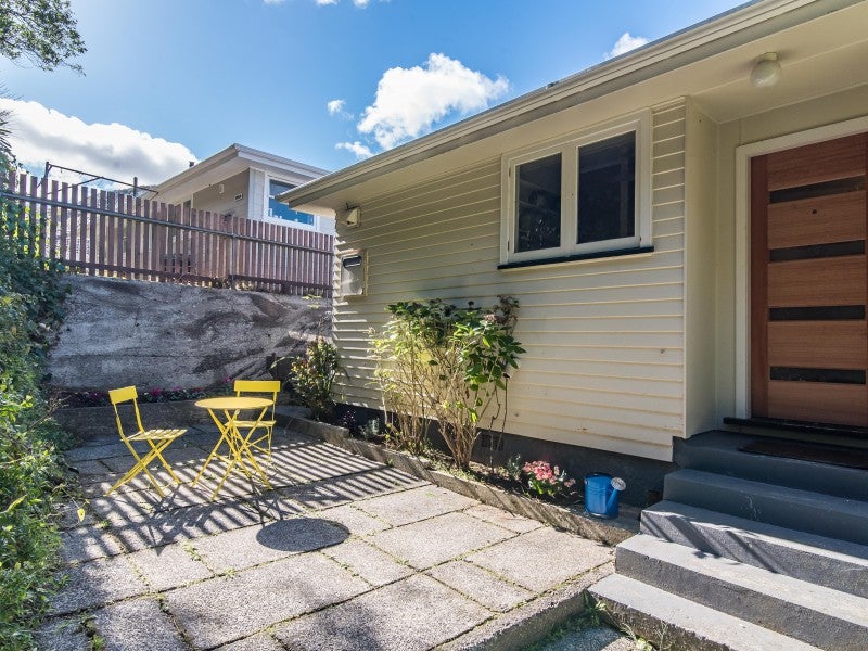 139 Parkvale Road, Karori, Wellington - Carousel 2