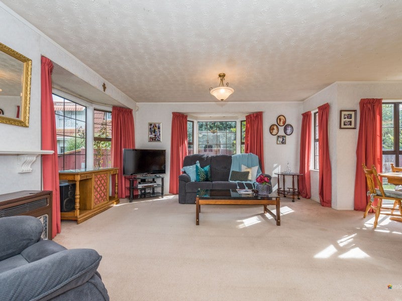 16 Mcenroe Grove, Naenae, Lower Hutt - Carousel 2