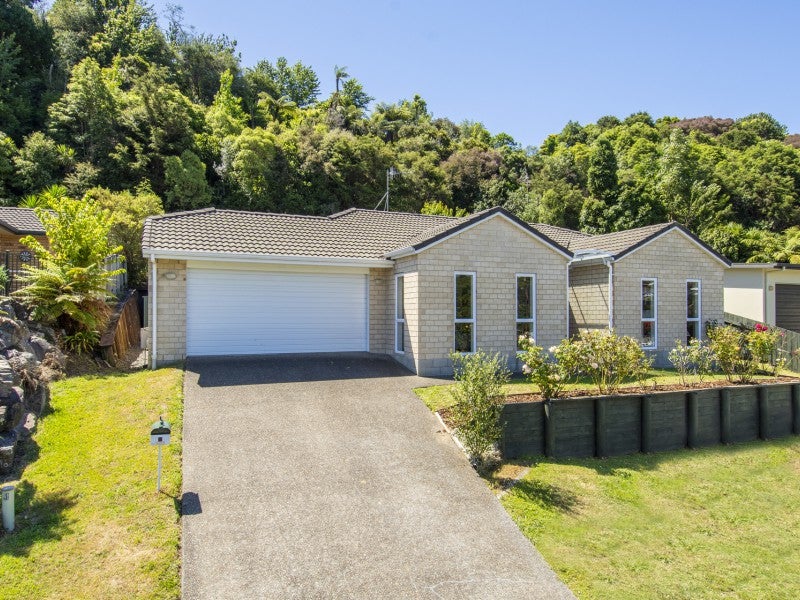 8 Kanuka Place, Pyes Pa, Tauranga - Carousel 1