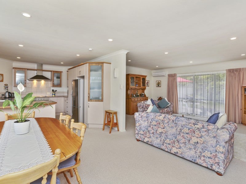 10 Kororako Grove, Whalers Gate, New Plymouth - Carousel 2