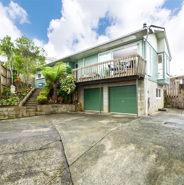 11 Finn Place, Totara Vale, Auckland - Carousel 2