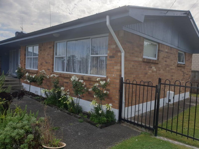 6 Garnett Avenue, Forest Lake, Hamilton - Carousel 12