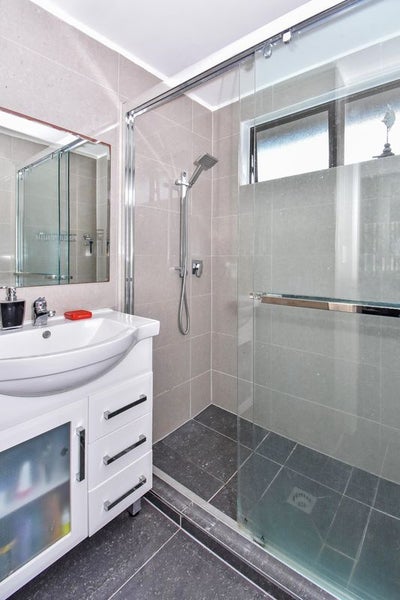 2/11 Burundi Avenue, Clendon Park, Auckland - Carousel 6