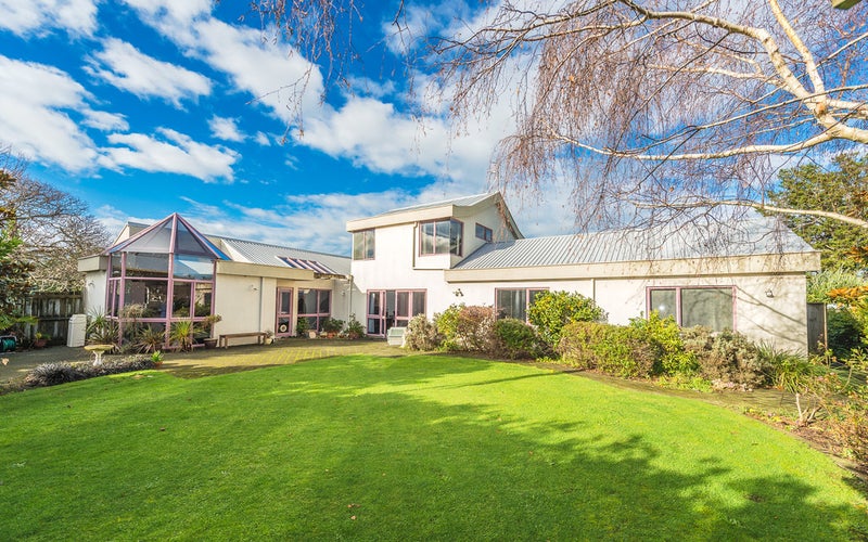 4 Edmonds Drive, Otamatea, Whanganui - Carousel 1
