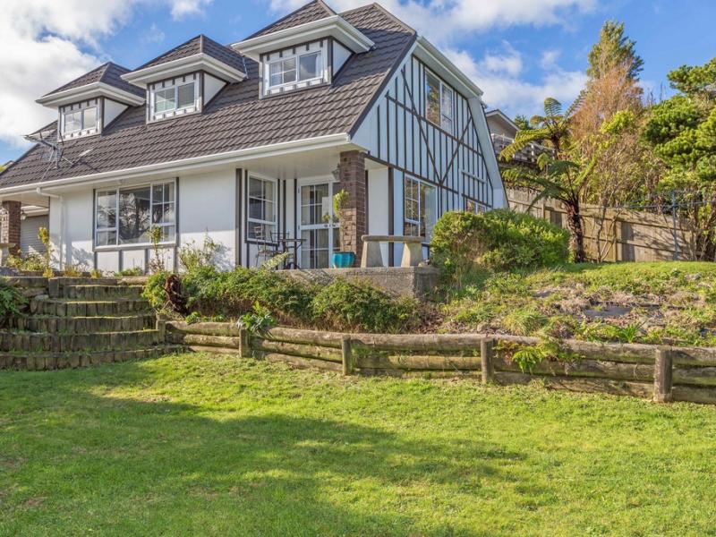 5 Bluff Close, Kelson, Lower Hutt - Carousel 1