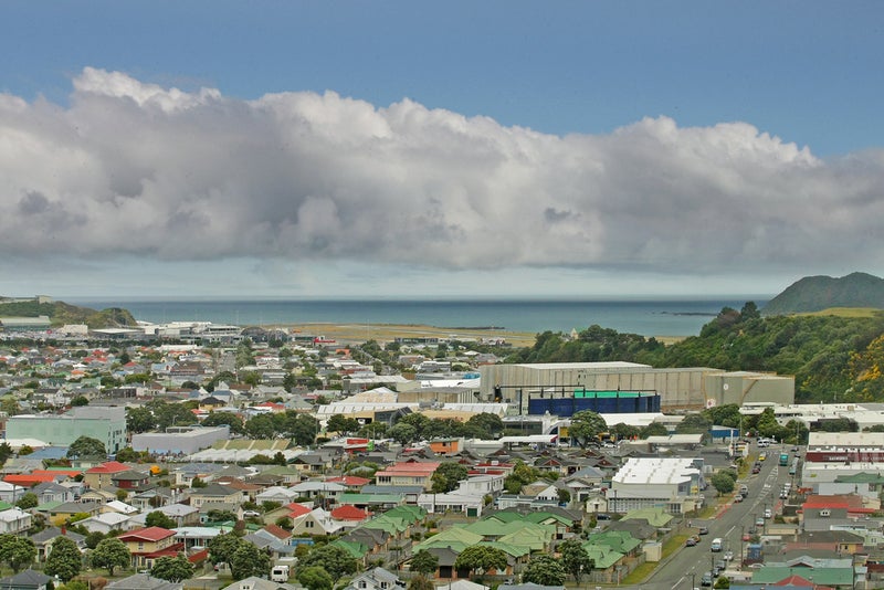 10 Waiwera Crescent, Maupuia, Wellington - Carousel 2