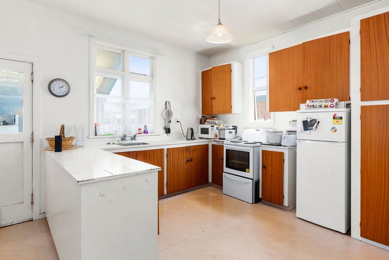 10 Montreal Street, Saint Kilda, Dunedin - Carousel 2