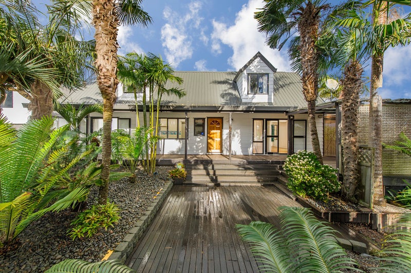 46 De Quincey Terrace, Highland Park, Auckland - Carousel 1