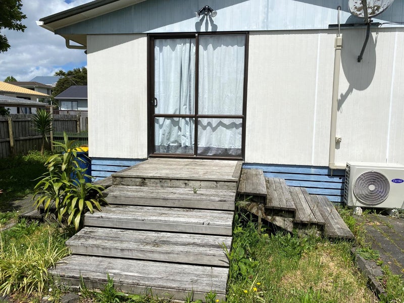 2/28 Posa Avenue, Henderson, Auckland - Carousel 1