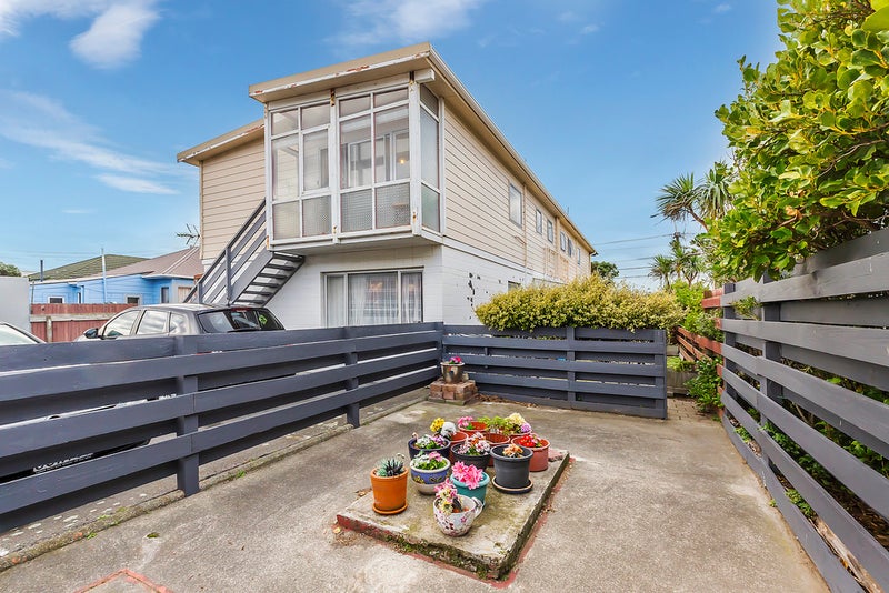 4/192 Onepu Road, Lyall Bay, Wellington - Carousel 1