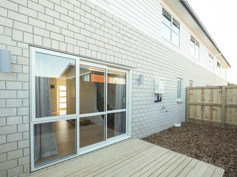 1/4 June Place, Hamilton East, Hamilton - Carousel 11