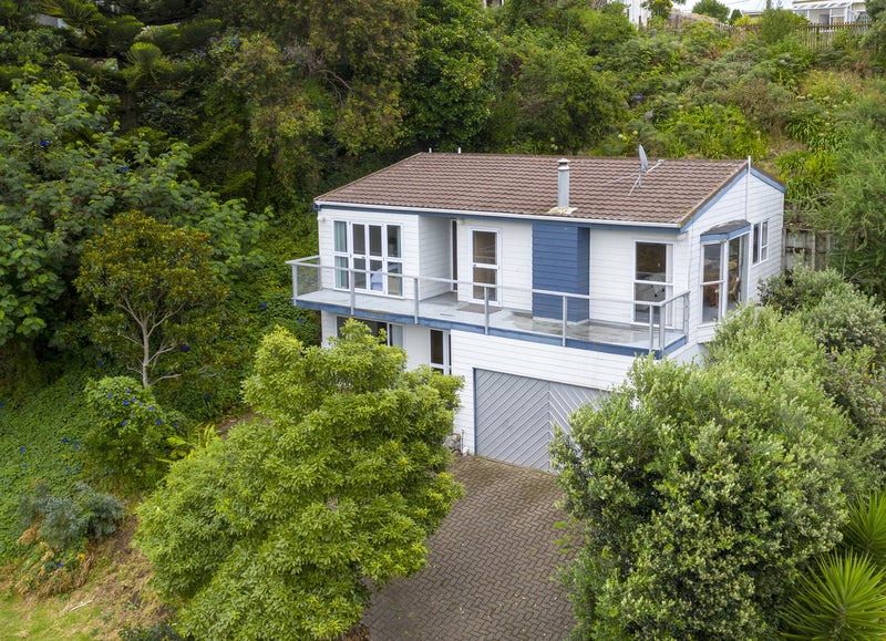 8 Forest Road, Raumati South, Paraparaumu - Carousel 1