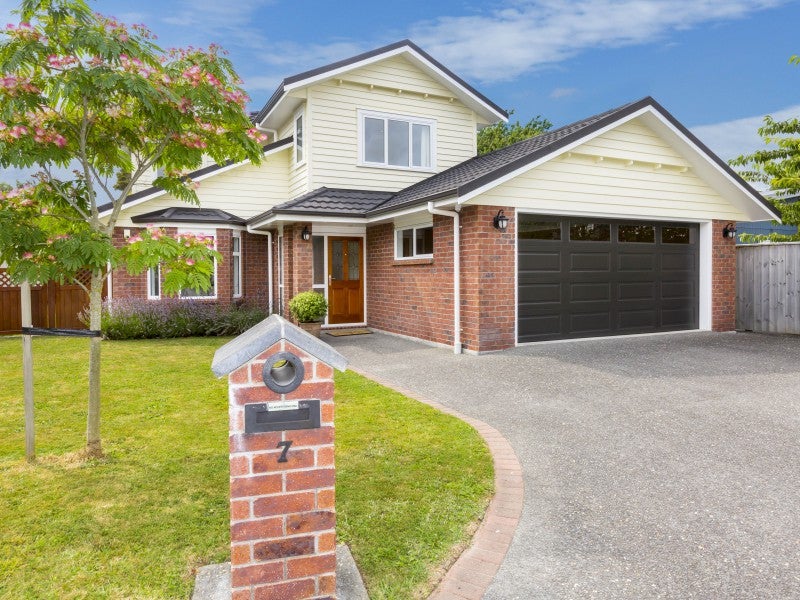 7 Parkwood Grove, Trentham, Upper Hutt - Carousel 1