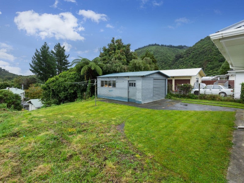 22 Gillespies Road, Birchville, Upper Hutt - Carousel 12