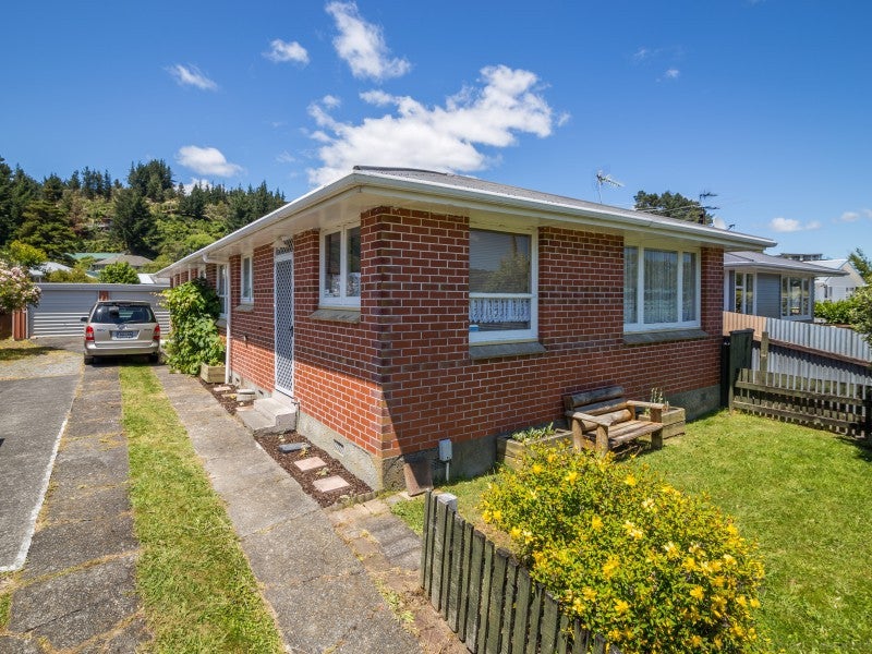1/8 Oregon Drive, Maoribank, Upper Hutt - Carousel 2