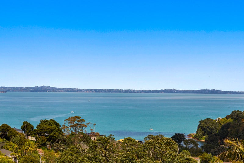 24 Pacific Parade, Surfdale, Waiheke Island - Carousel 2