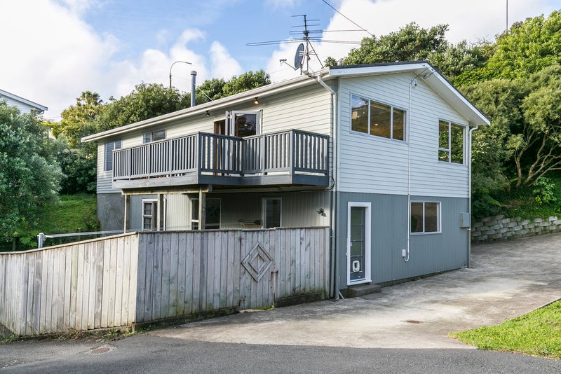 91 Helston Road, Paparangi, Wellington - Carousel 2