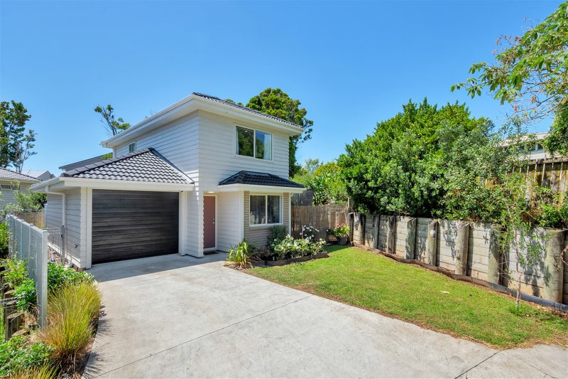 7 Manatu Lane, Kelston, Auckland - Carousel 1