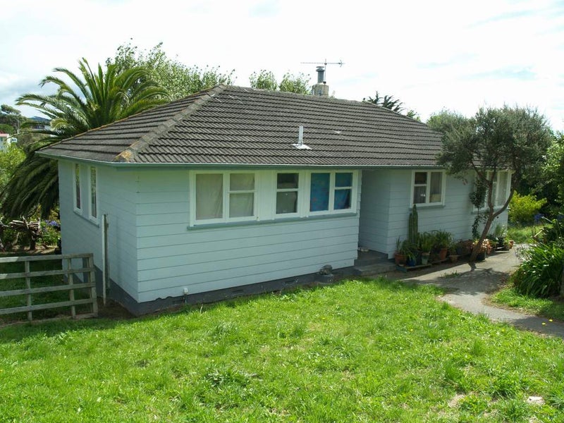 14 Komata Grove, Waitangirua, Porirua - Carousel 1