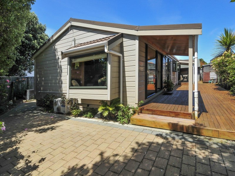 211 Knights Road, Hutt Central, Lower Hutt - Carousel 1