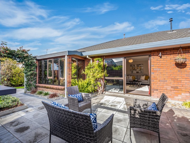 2/10 Bellevue Road, Woburn, Lower Hutt - Carousel 1